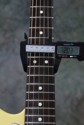 1991-Fender-Strat-Plus-Deluxe-Beck-Vintage-White