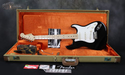 2011-Fender-Stratocaster-Clapton-Black