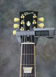 2011-Gibson-SG-Exclusive-Sam-Ash-Bullion-Gold