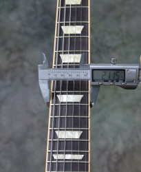 2011-Gibson-SG-Exclusive-Sam-Ash-Bullion-Gold