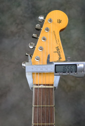 2016-Fender-Stratocaster-Johnson-Lucerne-Aqua