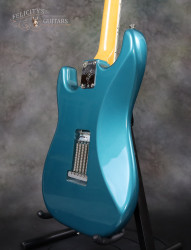 2016-Fender-Stratocaster-Johnson-Lucerne-Aqua