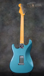 2016-Fender-Stratocaster-Johnson-Lucerne-Aqua
